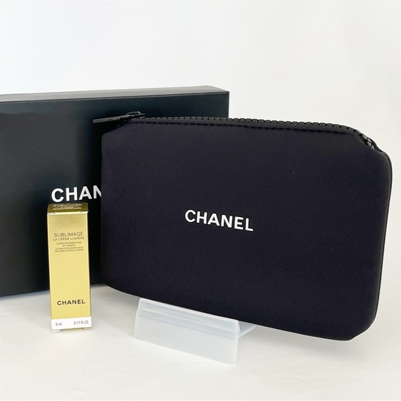CHANEL Black Beauty Pouch Makeup Clutch and CHANEL Le Lift Serum - Picture 12 of 12